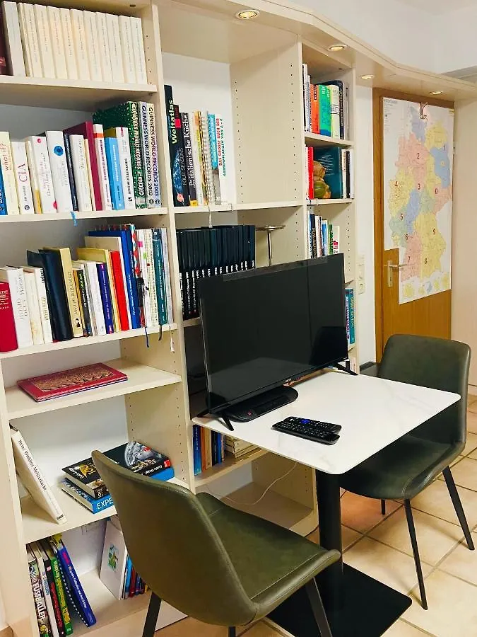 Schoene Ruhige Wohnung Düsseldorf 0*,  Almanya